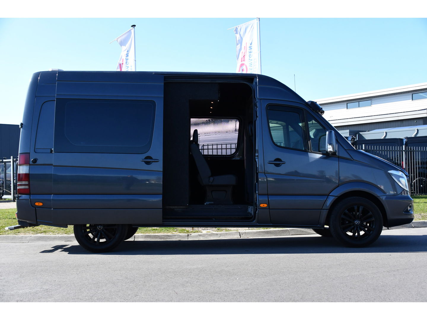 Mercedes-Benz Sprinter V6 319 3.0 L2H2 DC PB Edition Camera, Cruise, 3500KG Trekhaak, Stoelverwarming, Automaat, Multimedia, 190PK, Uniek!