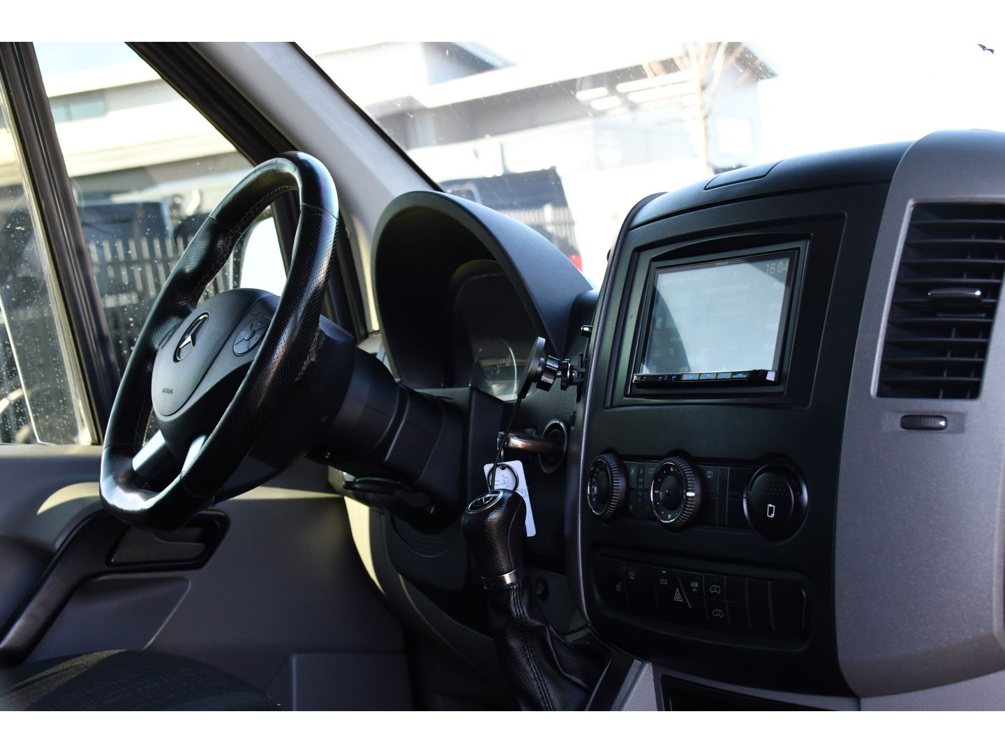 Mercedes-Benz Sprinter V6 319 3.0 L2H2 DC PB Edition Camera, Cruise, 3500KG Trekhaak, Stoelverwarming, Automaat, Multimedia, 190PK, Uniek!