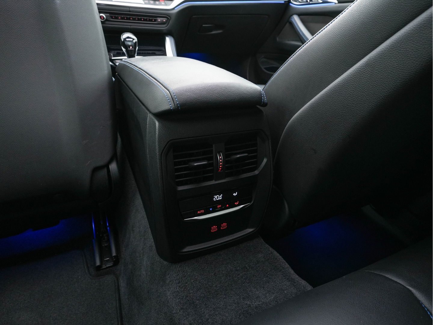 BMW 4 Serie Coupé M440i xDrive High Executive Aut. *PANO | LEATHER | HARMAN/KARDON | HEAD-UP | LASER-LED | ADAPTIVE-CRUISE | TOPVIEW | MEMORY-PACK | KEYLESS | HEATED-SPORTSEATS | DAB+ | DIGI-COCKPIT | SHIFTPADDLES | TOWBAR | 19''ALU*