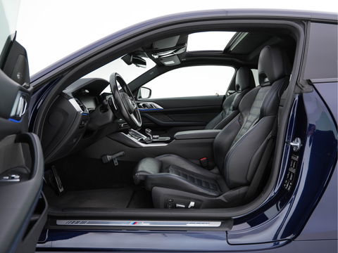 BMW 4 Serie Coupé M440i xDrive High Executive Aut. *PANO | LEATHER | HARMAN/KARDON | HEAD-UP | LASER-LED | ADAPTIVE-CRUISE | TOPVIEW | MEMORY-PACK | KEYLESS | HEATED-SPORTSEATS | DAB+ | DIGI-COCKPIT | SHIFTPADDLES | TOWBAR | 19''ALU*