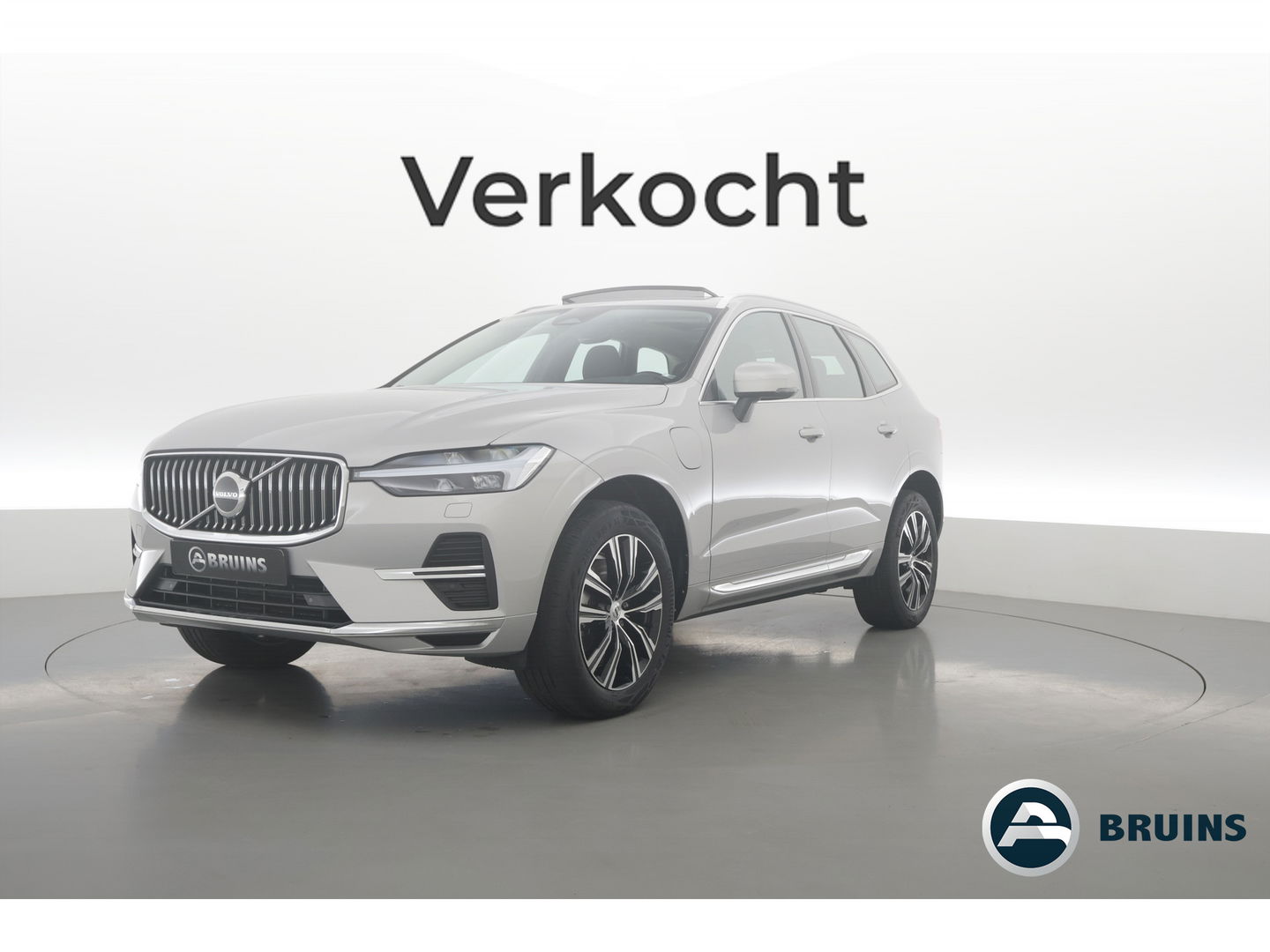 Volvo XC60 2.0 T6 Plug-in hybrid AWD Inscription | Google | Trekhaak | Pano-dak | Camera | Stoel + stuurverwarming |