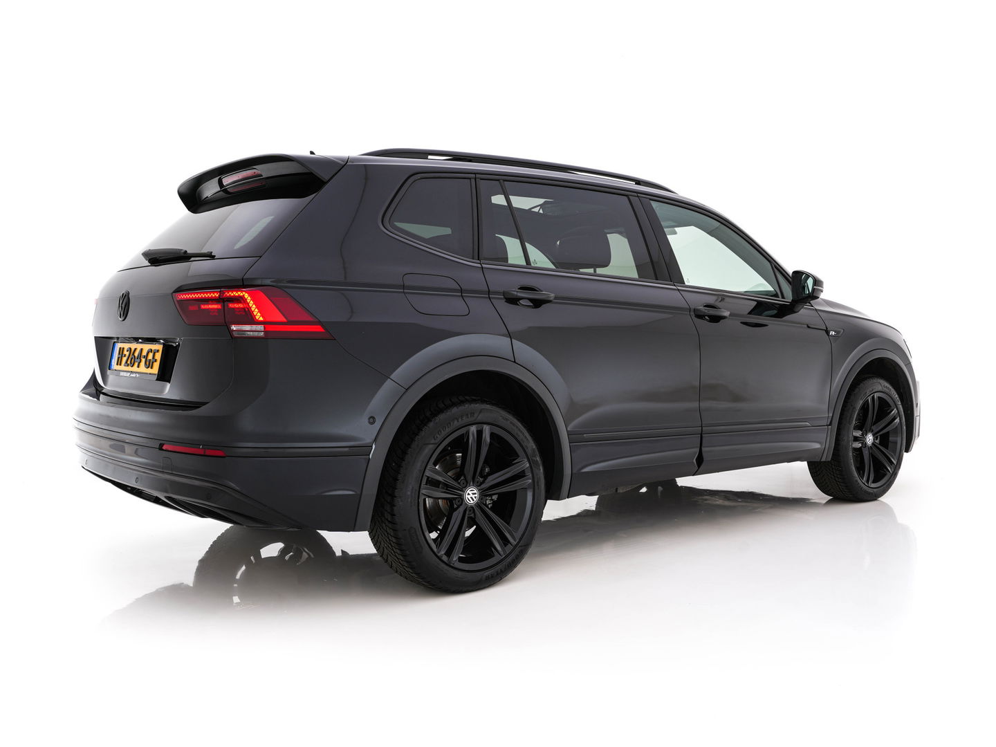 Volkswagen Tiguan Allspace 1.5 TSI R-Line Highline Business [ 7-Pers. ] Aut. *PANO | ARTVELOURS | FULL-LED | DIGI-COCKPIT | KEYLESS | ADAPTIVE-CRUISE | CAMERA | SHIFTPADDLES | CARPLAY | DAB+ | HEATED-COMFORTSEATS | NAVI-FULLMAP | PRIVACYGLASS | 19''ALU*