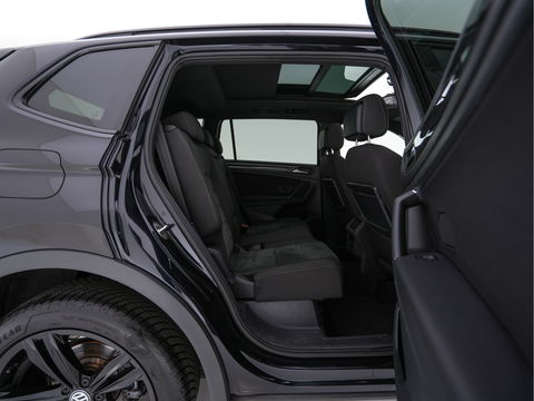 Volkswagen Tiguan Allspace 1.5 TSI R-Line Highline Business [ 7-Pers. ] Aut. *PANO | ARTVELOURS | FULL-LED | DIGI-COCKPIT | KEYLESS | ADAPTIVE-CRUISE | CAMERA | SHIFTPADDLES | CARPLAY | DAB+ | HEATED-COMFORTSEATS | NAVI-FULLMAP | PRIVACYGLASS | 19''ALU*