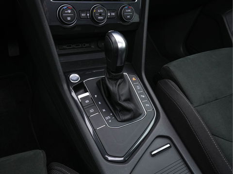 Volkswagen Tiguan Allspace 1.5 TSI R-Line Highline Business [ 7-Pers. ] Aut. *PANO | ARTVELOURS | FULL-LED | DIGI-COCKPIT | KEYLESS | ADAPTIVE-CRUISE | CAMERA | SHIFTPADDLES | CARPLAY | DAB+ | HEATED-COMFORTSEATS | NAVI-FULLMAP | PRIVACYGLASS | 19''ALU*