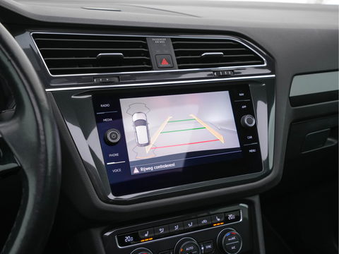 Volkswagen Tiguan Allspace 1.5 TSI R-Line Highline Business [ 7-Pers. ] Aut. *PANO | ARTVELOURS | FULL-LED | DIGI-COCKPIT | KEYLESS | ADAPTIVE-CRUISE | CAMERA | SHIFTPADDLES | CARPLAY | DAB+ | HEATED-COMFORTSEATS | NAVI-FULLMAP | PRIVACYGLASS | 19''ALU*
