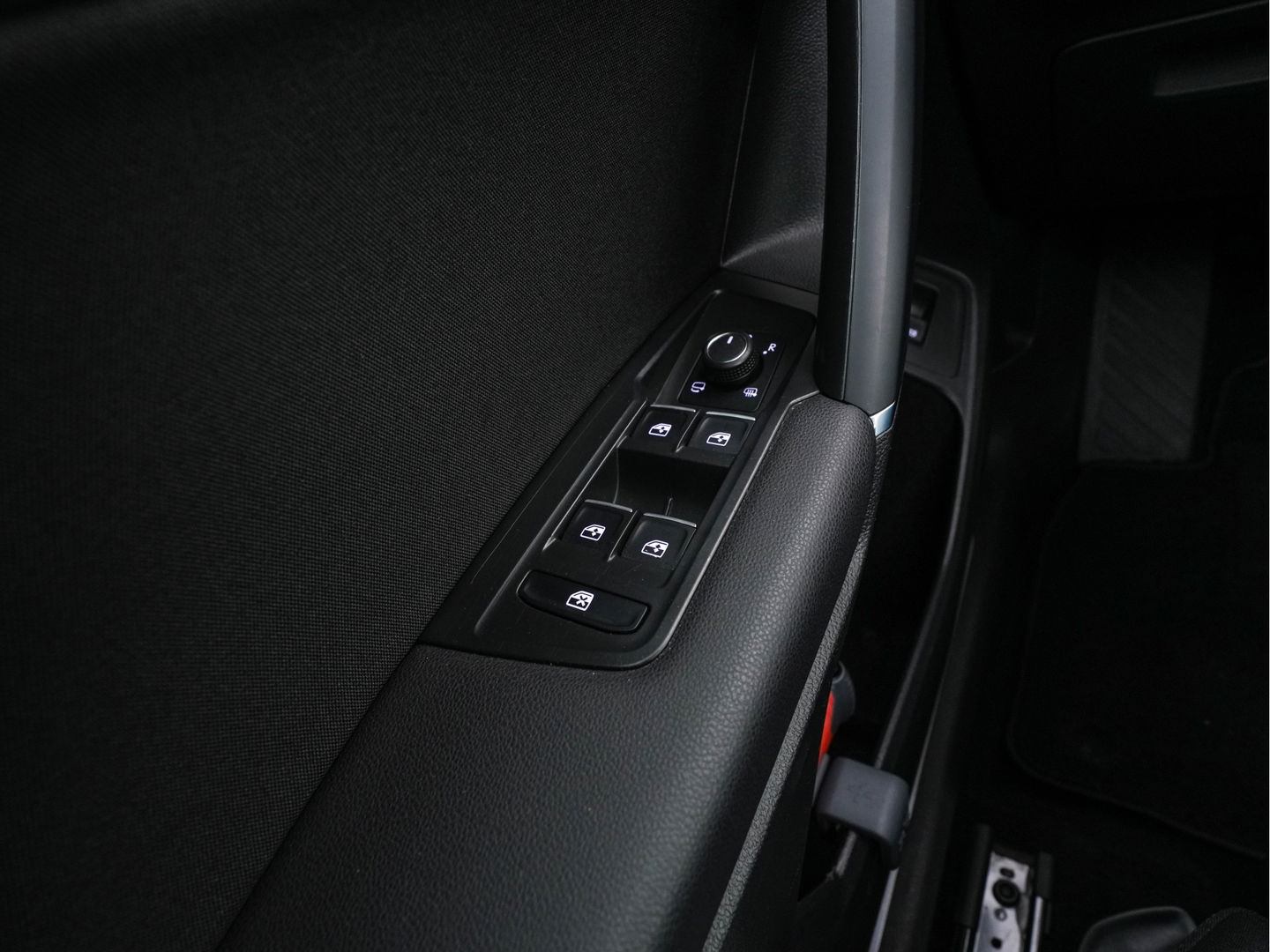 Volkswagen Tiguan Allspace 1.5 TSI R-Line Highline Business [ 7-Pers. ] Aut. *PANO | ARTVELOURS | FULL-LED | DIGI-COCKPIT | KEYLESS | ADAPTIVE-CRUISE | CAMERA | SHIFTPADDLES | CARPLAY | DAB+ | HEATED-COMFORTSEATS | NAVI-FULLMAP | PRIVACYGLASS | 19''ALU*