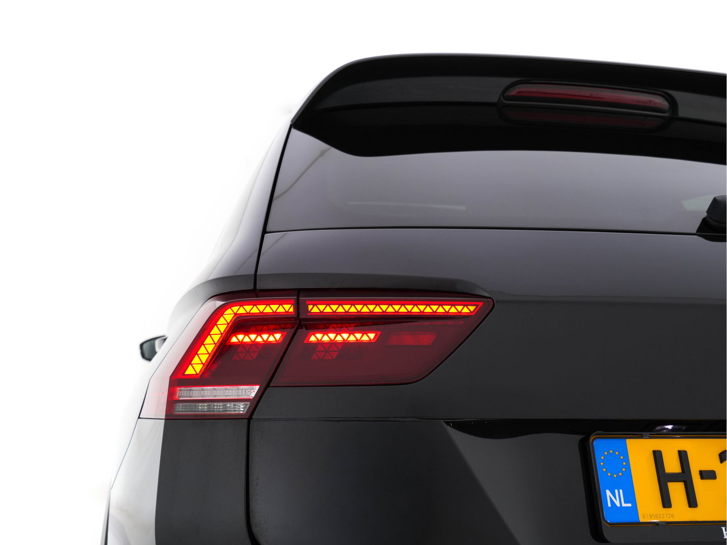 Volkswagen Tiguan Allspace 1.5 TSI R-Line Highline Business [ 7-Pers. ] Aut. *PANO | ARTVELOURS | FULL-LED | DIGI-COCKPIT | KEYLESS | ADAPTIVE-CRUISE | CAMERA | SHIFTPADDLES | CARPLAY | DAB+ | HEATED-COMFORTSEATS | NAVI-FULLMAP | PRIVACYGLASS | 19''ALU*