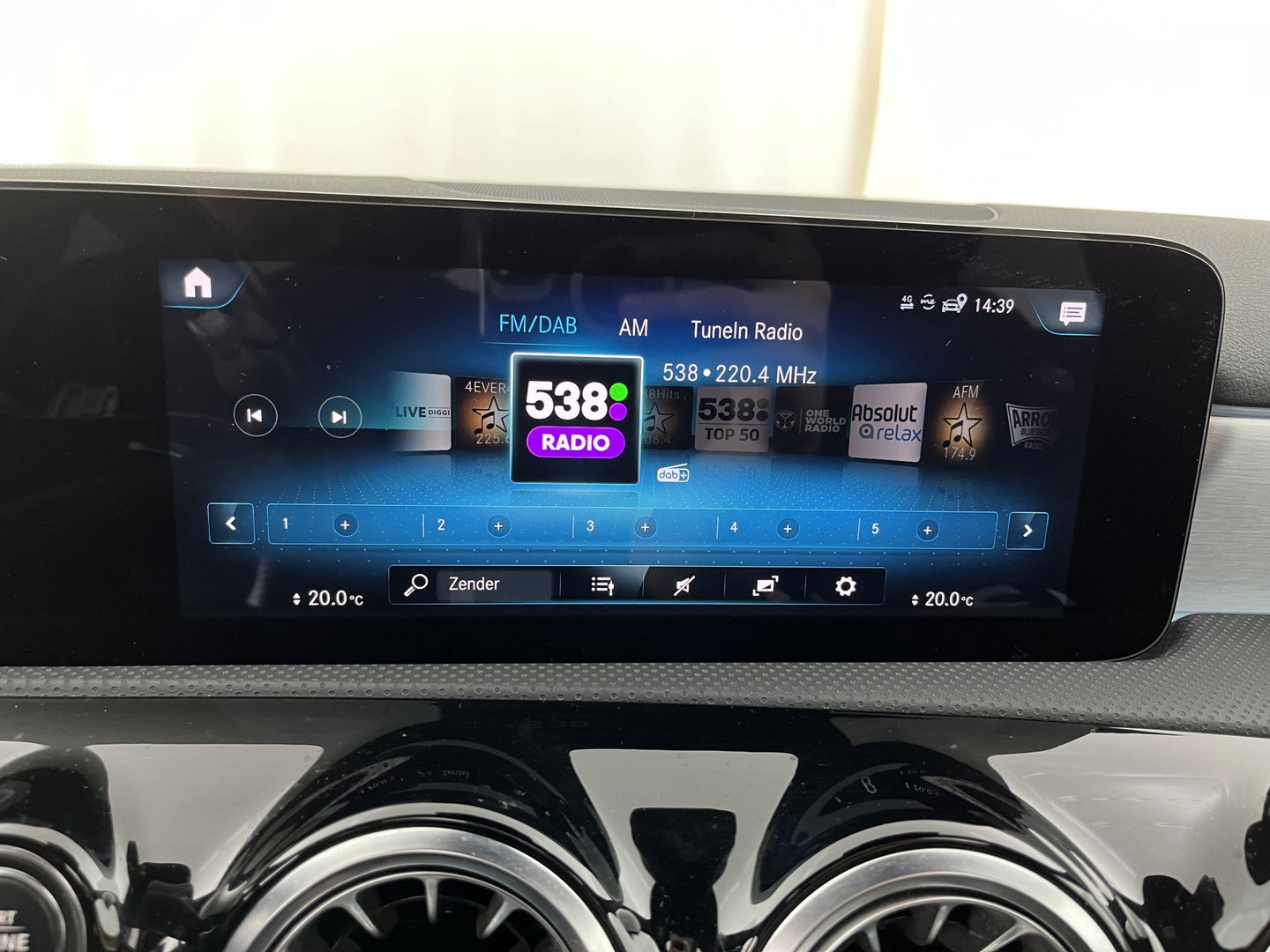 Mercedes-Benz A-Klasse 250 e Business Solution AMG Limited (INCL.BTW) *PANO | LEATHER-MICROFIBRE | FULL-LED | AMBIENTLIGHT | HEATED-SPORTSEATS | WIDESCREEN-DIGICOCKPIT | DAB+ | NAVI-FULLMAP | CAMERA | PRIVACYGLASS |  18''ALU*