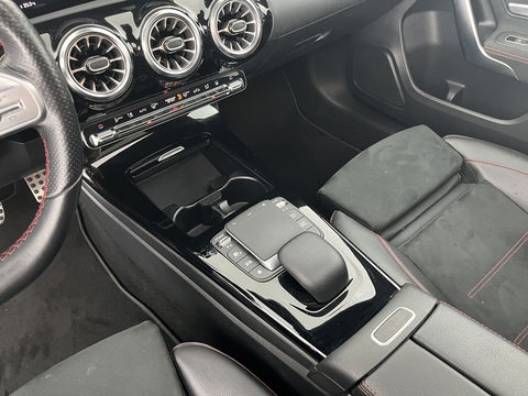 Mercedes-Benz A-Klasse 250 e Business Solution AMG Limited (INCL.BTW) *PANO | LEATHER-MICROFIBRE | FULL-LED | AMBIENTLIGHT | HEATED-SPORTSEATS | WIDESCREEN-DIGICOCKPIT | DAB+ | NAVI-FULLMAP | CAMERA | PRIVACYGLASS |  18''ALU*