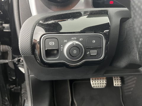 Mercedes-Benz A-Klasse 250 e Business Solution AMG Limited (INCL.BTW) *PANO | LEATHER-MICROFIBRE | FULL-LED | AMBIENTLIGHT | HEATED-SPORTSEATS | WIDESCREEN-DIGICOCKPIT | DAB+ | NAVI-FULLMAP | CAMERA | PRIVACYGLASS |  18''ALU*