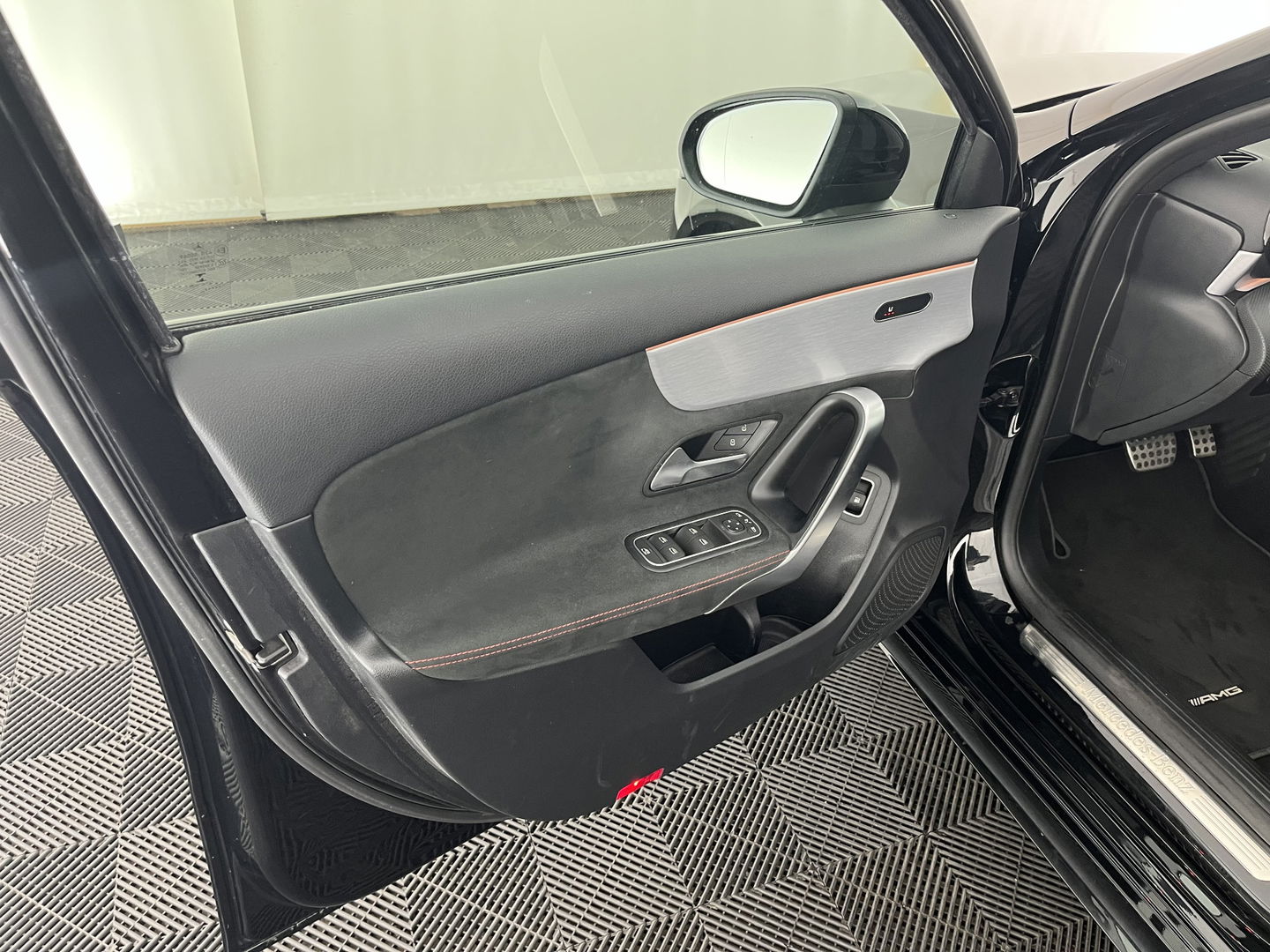Mercedes-Benz A-Klasse 250 e Business Solution AMG Limited (INCL.BTW) *PANO | LEATHER-MICROFIBRE | FULL-LED | AMBIENTLIGHT | HEATED-SPORTSEATS | WIDESCREEN-DIGICOCKPIT | DAB+ | NAVI-FULLMAP | CAMERA | PRIVACYGLASS |  18''ALU*