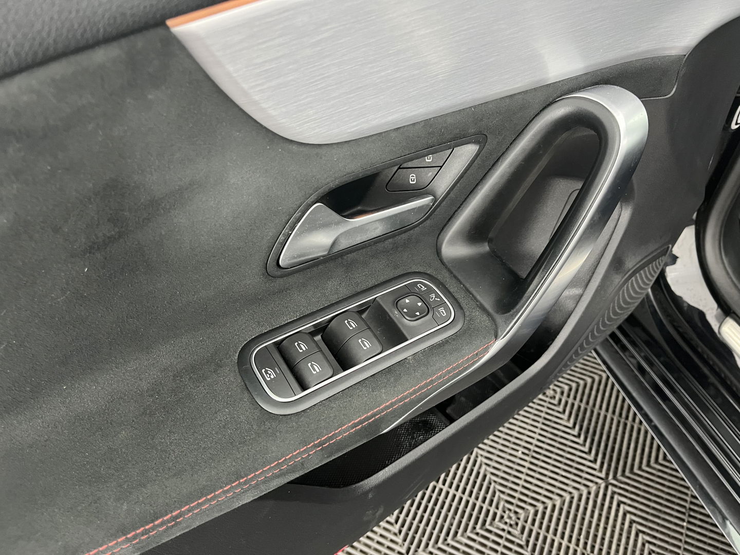 Mercedes-Benz A-Klasse 250 e Business Solution AMG Limited (INCL.BTW) *PANO | LEATHER-MICROFIBRE | FULL-LED | AMBIENTLIGHT | HEATED-SPORTSEATS | WIDESCREEN-DIGICOCKPIT | DAB+ | NAVI-FULLMAP | CAMERA | PRIVACYGLASS |  18''ALU*