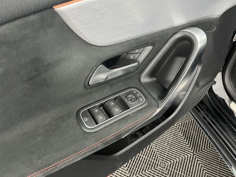 Mercedes-Benz A-Klasse 250 e Business Solution AMG Limited (INCL.BTW) *PANO | LEATHER-MICROFIBRE | FULL-LED | AMBIENTLIGHT | HEATED-SPORTSEATS | WIDESCREEN-DIGICOCKPIT | DAB+ | NAVI-FULLMAP | CAMERA | PRIVACYGLASS |  18''ALU*