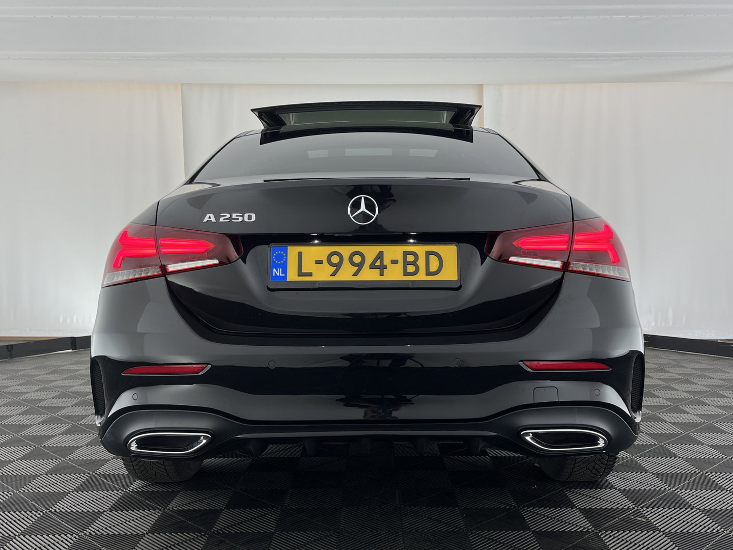 Mercedes-Benz A-Klasse 250 e Business Solution AMG Limited (INCL.BTW) *PANO | LEATHER-MICROFIBRE | FULL-LED | AMBIENTLIGHT | HEATED-SPORTSEATS | WIDESCREEN-DIGICOCKPIT | DAB+ | NAVI-FULLMAP | CAMERA | PRIVACYGLASS |  18''ALU*