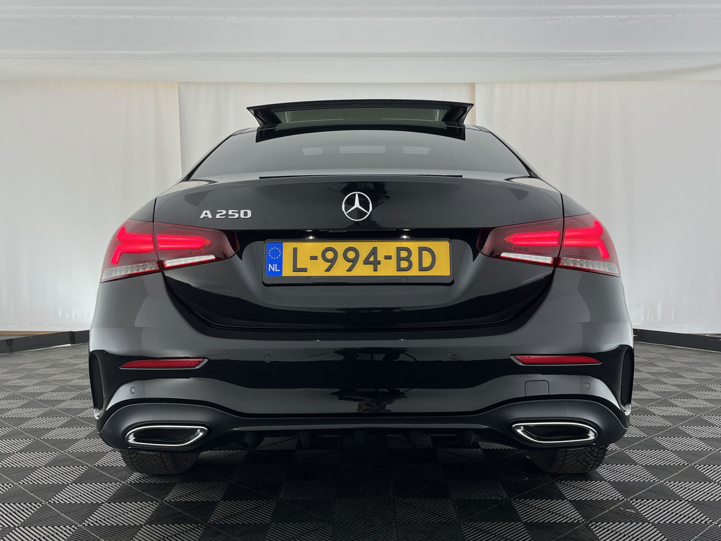 Mercedes-Benz A-Klasse 250 e Business Solution AMG Limited (INCL.BTW) *PANO | LEATHER-MICROFIBRE | FULL-LED | AMBIENTLIGHT | HEATED-SPORTSEATS | WIDESCREEN-DIGICOCKPIT | DAB+ | NAVI-FULLMAP | CAMERA | PRIVACYGLASS |  18''ALU*