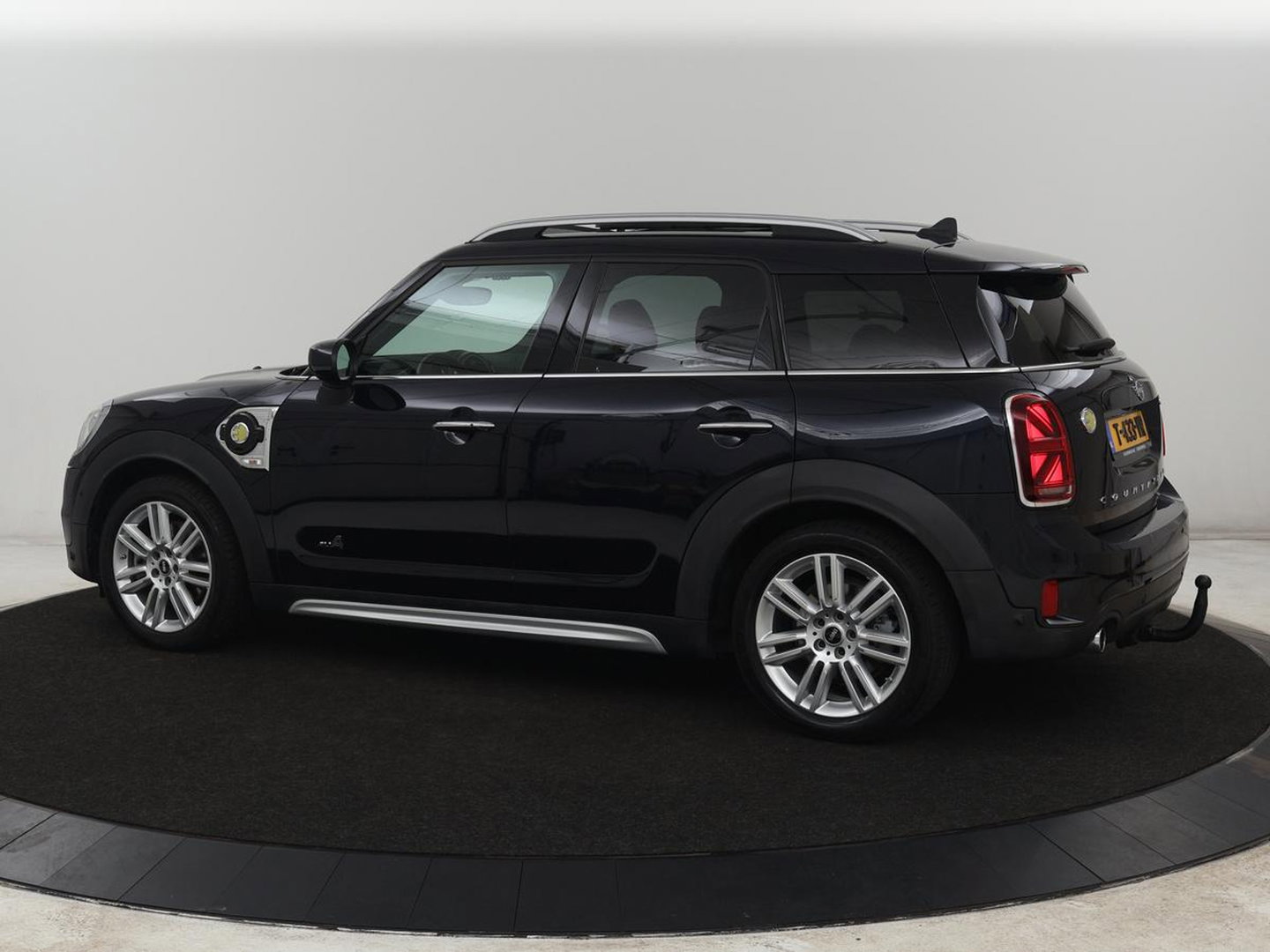 MINI Countryman 1.5 Cooper S E ALL4 Chili | Panoramadak | Leder | Head-Up | Harman/Kardon | Stoelverwarming | Adaptive cruise | Camera | Carplay | Navigatie | Climate control | PHEV | Plug In