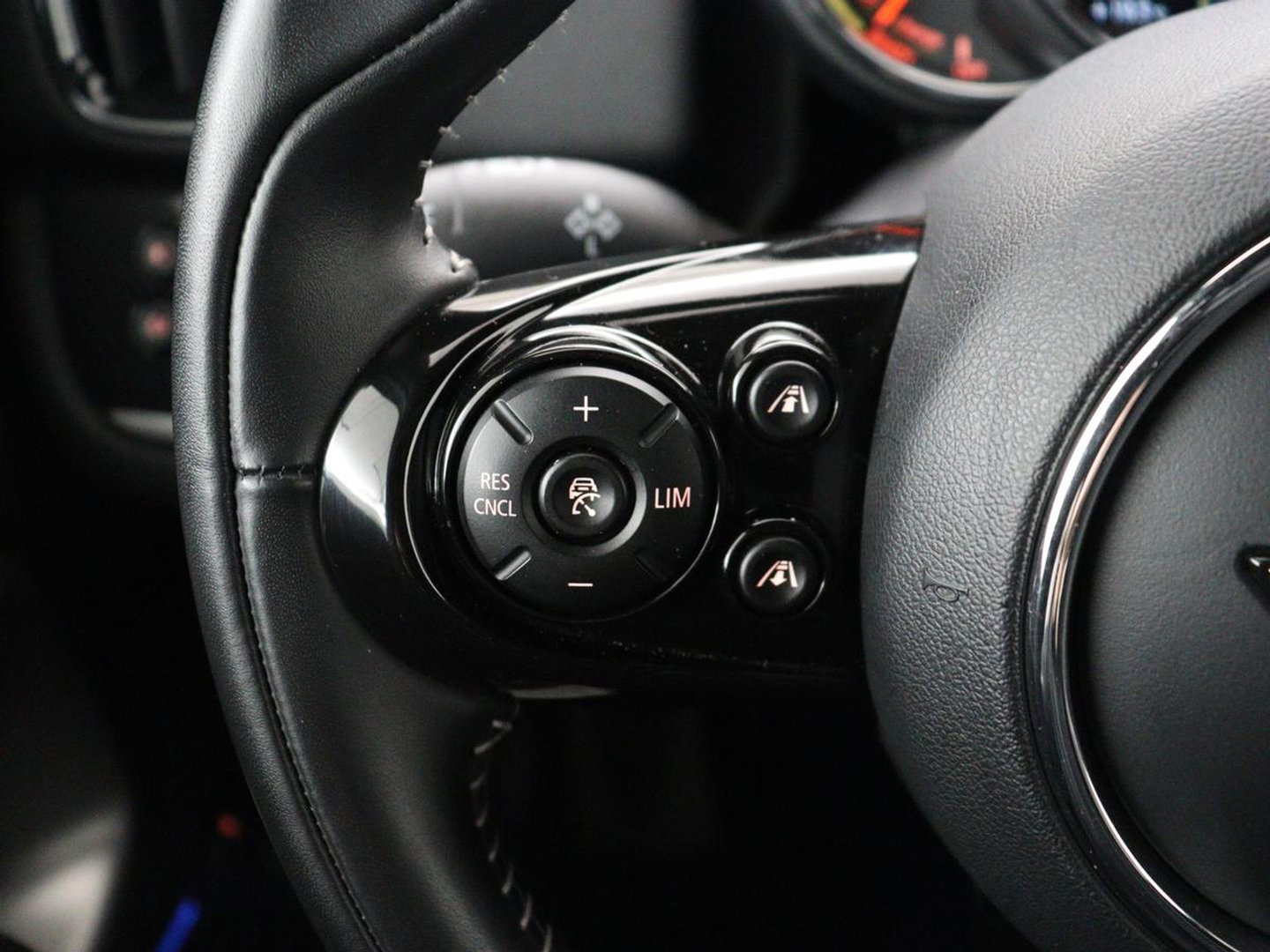 MINI Countryman 1.5 Cooper S E ALL4 Chili | Panoramadak | Leder | Head-Up | Harman/Kardon | Stoelverwarming | Adaptive cruise | Camera | Carplay | Navigatie | Climate control | PHEV | Plug In