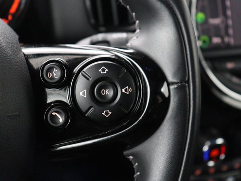 MINI Countryman 1.5 Cooper S E ALL4 Chili | Panoramadak | Leder | Head-Up | Harman/Kardon | Stoelverwarming | Adaptive cruise | Camera | Carplay | Navigatie | Climate control | PHEV | Plug In