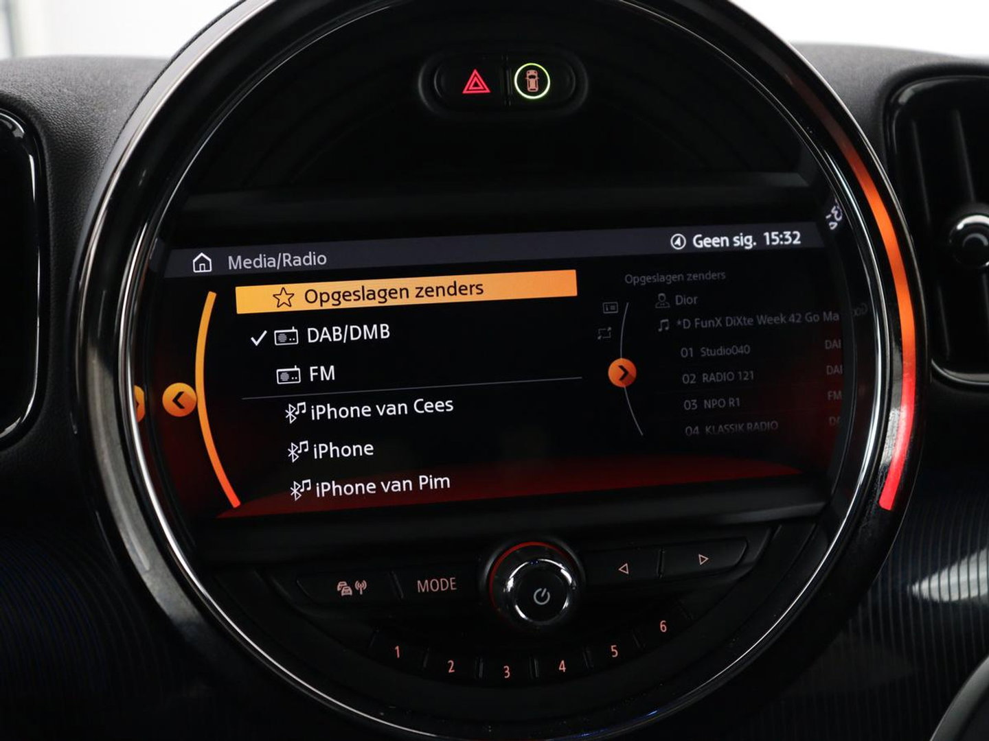 MINI Countryman 1.5 Cooper S E ALL4 Chili | Panoramadak | Leder | Head-Up | Harman/Kardon | Stoelverwarming | Adaptive cruise | Camera | Carplay | Navigatie | Climate control | PHEV | Plug In