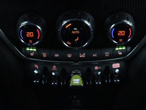 MINI Countryman 1.5 Cooper S E ALL4 Chili | Panoramadak | Leder | Head-Up | Harman/Kardon | Stoelverwarming | Adaptive cruise | Camera | Carplay | Navigatie | Climate control | PHEV | Plug In