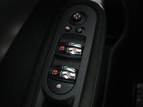MINI Countryman 1.5 Cooper S E ALL4 Chili | Panoramadak | Leder | Head-Up | Harman/Kardon | Stoelverwarming | Adaptive cruise | Camera | Carplay | Navigatie | Climate control | PHEV | Plug In