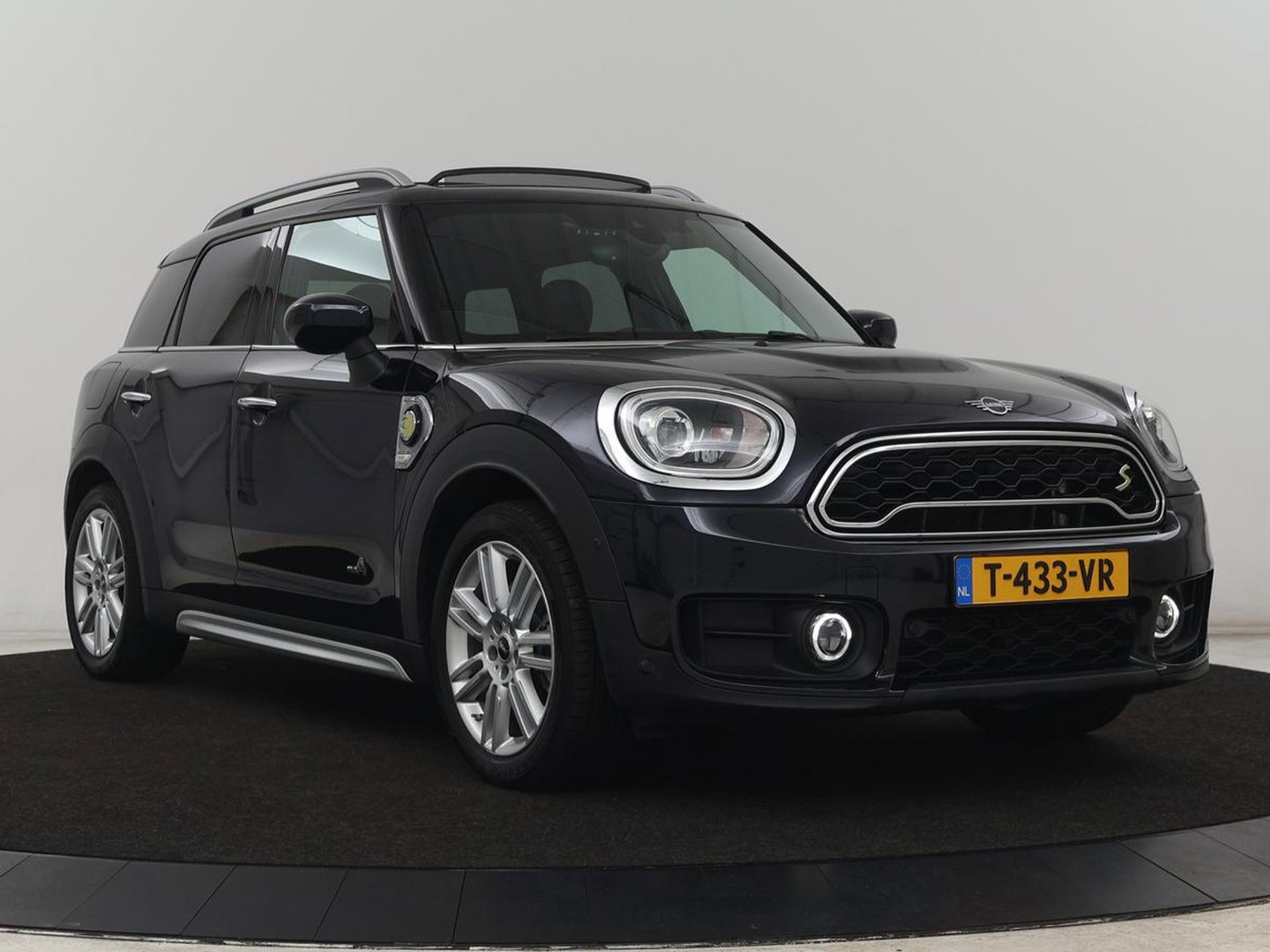 MINI Countryman 1.5 Cooper S E ALL4 Chili | Panoramadak | Leder | Head-Up | Harman/Kardon | Stoelverwarming | Adaptive cruise | Camera | Carplay | Navigatie | Climate control | PHEV | Plug In