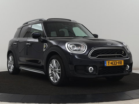 MINI Countryman 1.5 Cooper S E ALL4 Chili | Panoramadak | Leder | Head-Up | Harman/Kardon | Stoelverwarming | Adaptive cruise | Camera | Carplay | Navigatie | Climate control | PHEV | Plug In