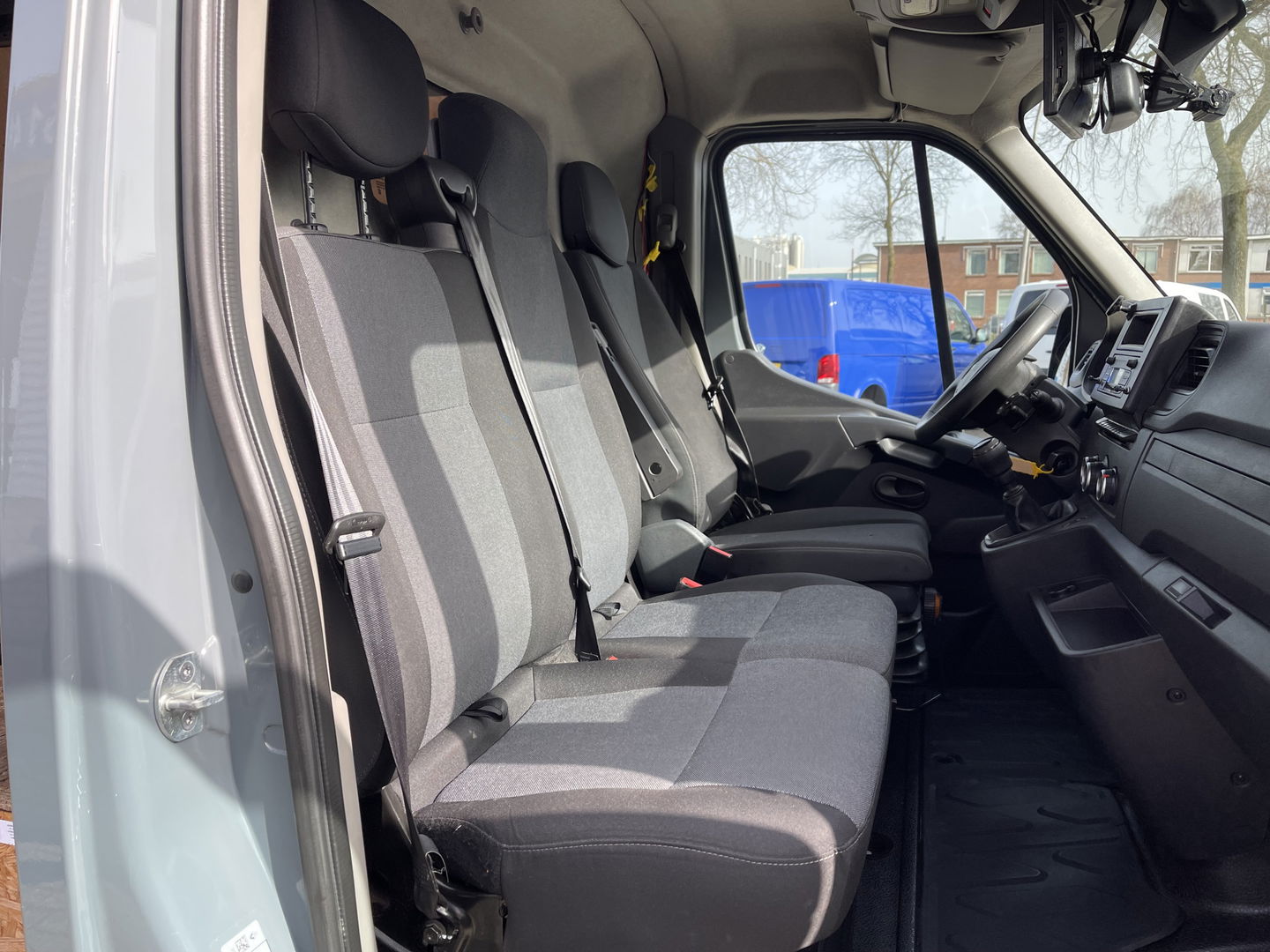 Renault Master T35 2.3 dCi 150pk L3H3 Energy Comfort / vaste prijs rijklaar € 21.950 ex btw / lease vanaf € 358 / ideaal voor camper ombouw / omvormer / standkachel / trekhaak