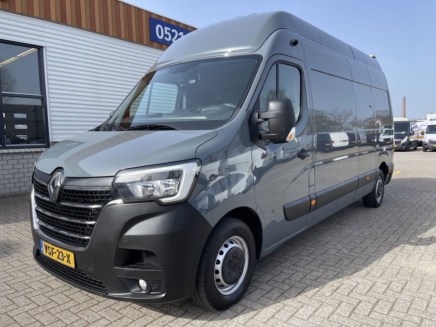 Renault Master T35 2.3 dCi 150pk L3H3 Energy Comfort / vaste prijs rijklaar € 21.950 ex btw / lease vanaf € 358 / ideaal voor camper ombouw / omvormer / standkachel / trekhaak