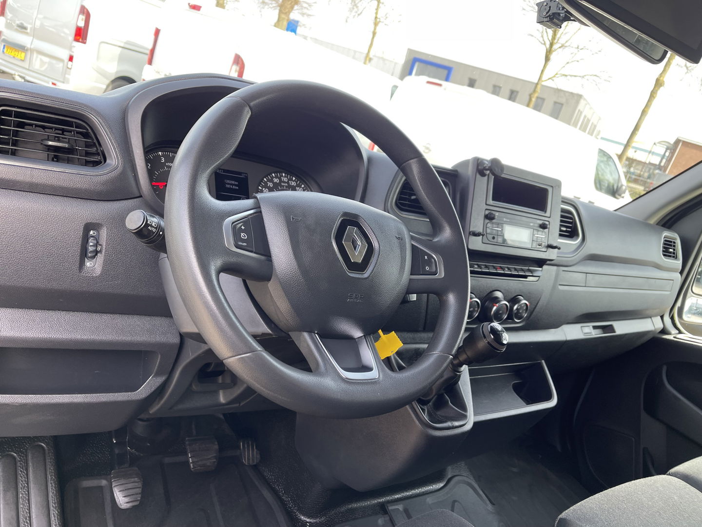Renault Master T35 2.3 dCi 150pk L3H3 Energy Comfort / vaste prijs rijklaar € 21.950 ex btw / lease vanaf € 358 / ideaal voor camper ombouw / omvormer / standkachel / trekhaak