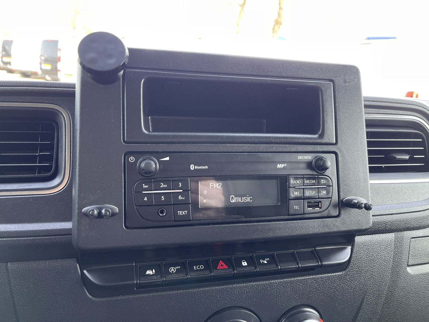 Renault Master T35 2.3 dCi 150pk L3H3 Energy Comfort / vaste prijs rijklaar € 21.950 ex btw / lease vanaf € 358 / ideaal voor camper ombouw / omvormer / standkachel / trekhaak