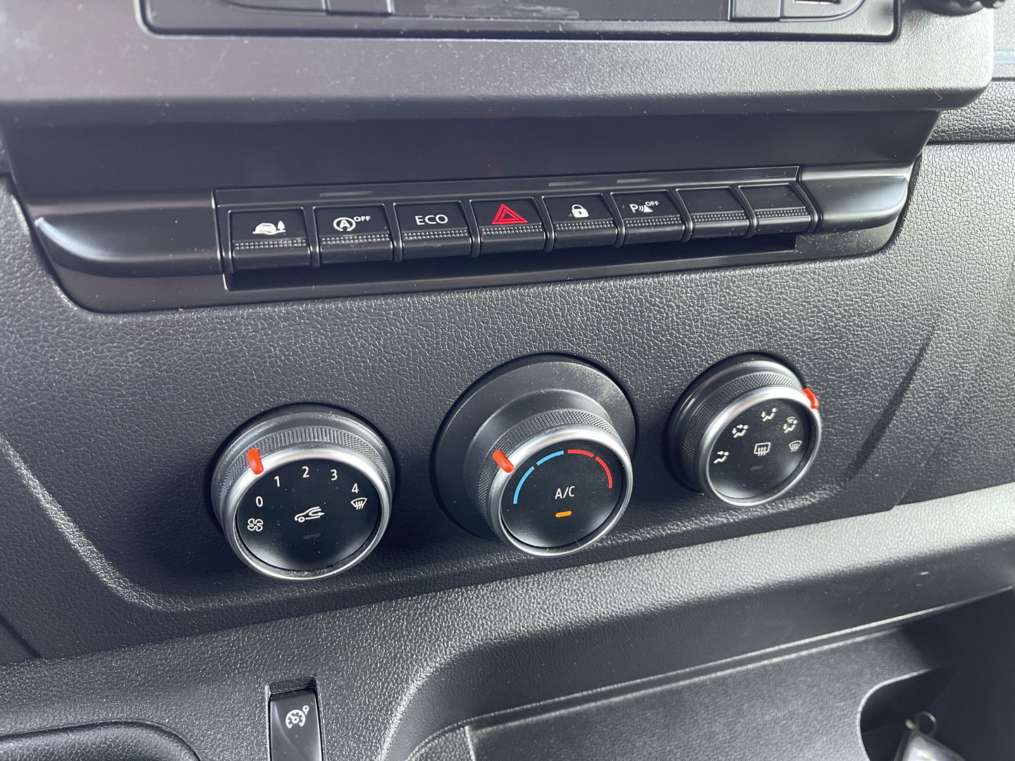 Renault Master T35 2.3 dCi 150pk L3H3 Energy Comfort / vaste prijs rijklaar € 21.950 ex btw / lease vanaf € 358 / ideaal voor camper ombouw / omvormer / standkachel / trekhaak