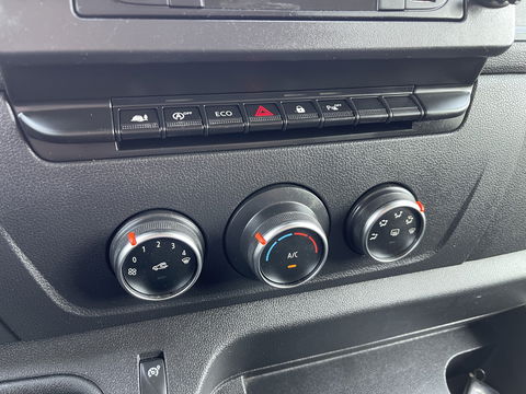 Renault Master T35 2.3 dCi 150pk L3H3 Energy Comfort / vaste prijs rijklaar € 21.950 ex btw / lease vanaf € 358 / ideaal voor camper ombouw / omvormer / standkachel / trekhaak