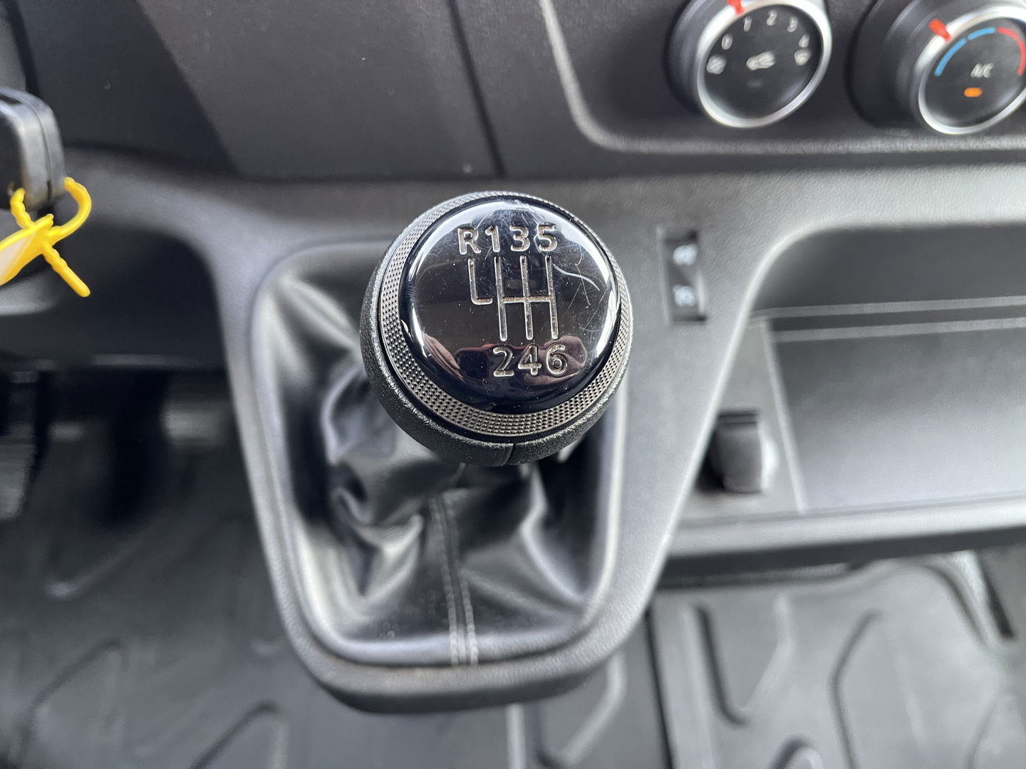 Renault Master T35 2.3 dCi 150pk L3H3 Energy Comfort / vaste prijs rijklaar € 21.950 ex btw / lease vanaf € 358 / ideaal voor camper ombouw / omvormer / standkachel / trekhaak