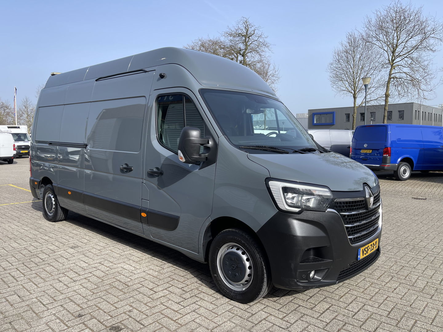 Renault Master T35 2.3 dCi 150pk L3H3 Energy Comfort / vaste prijs rijklaar € 21.950 ex btw / lease vanaf € 358 / ideaal voor camper ombouw / omvormer / standkachel / trekhaak