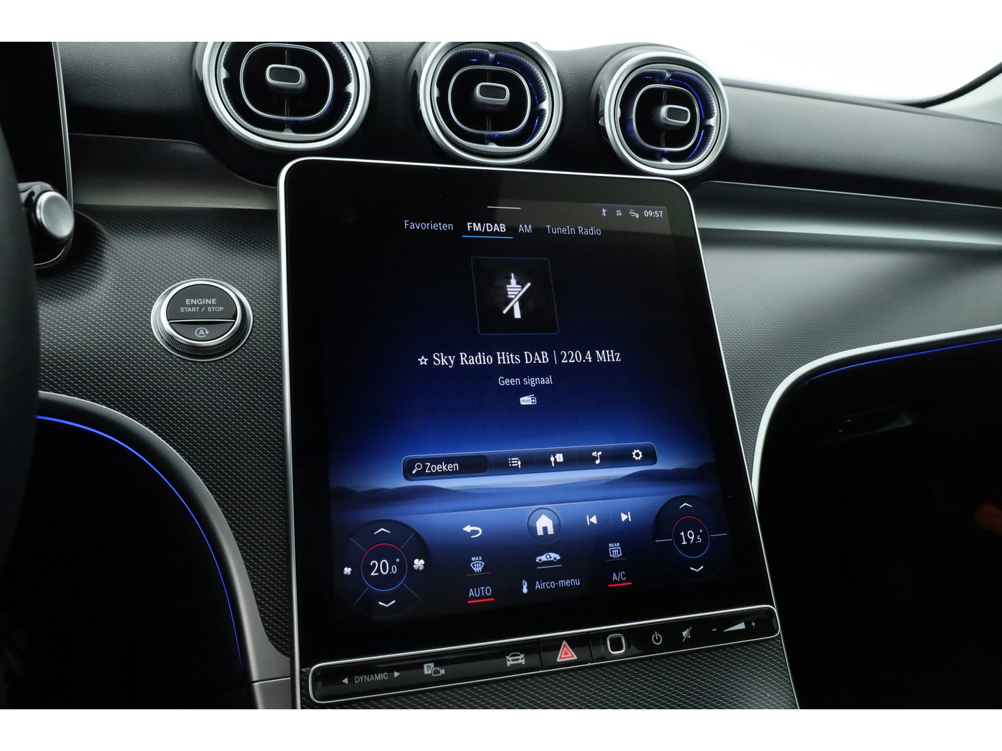 Mercedes-Benz C-Klasse Estate 180 Luxury Line | Pano | Elek. Trekhaak | 360cam | Leder | Memory seats | Burmester | Adapt. Cruise | Carplay