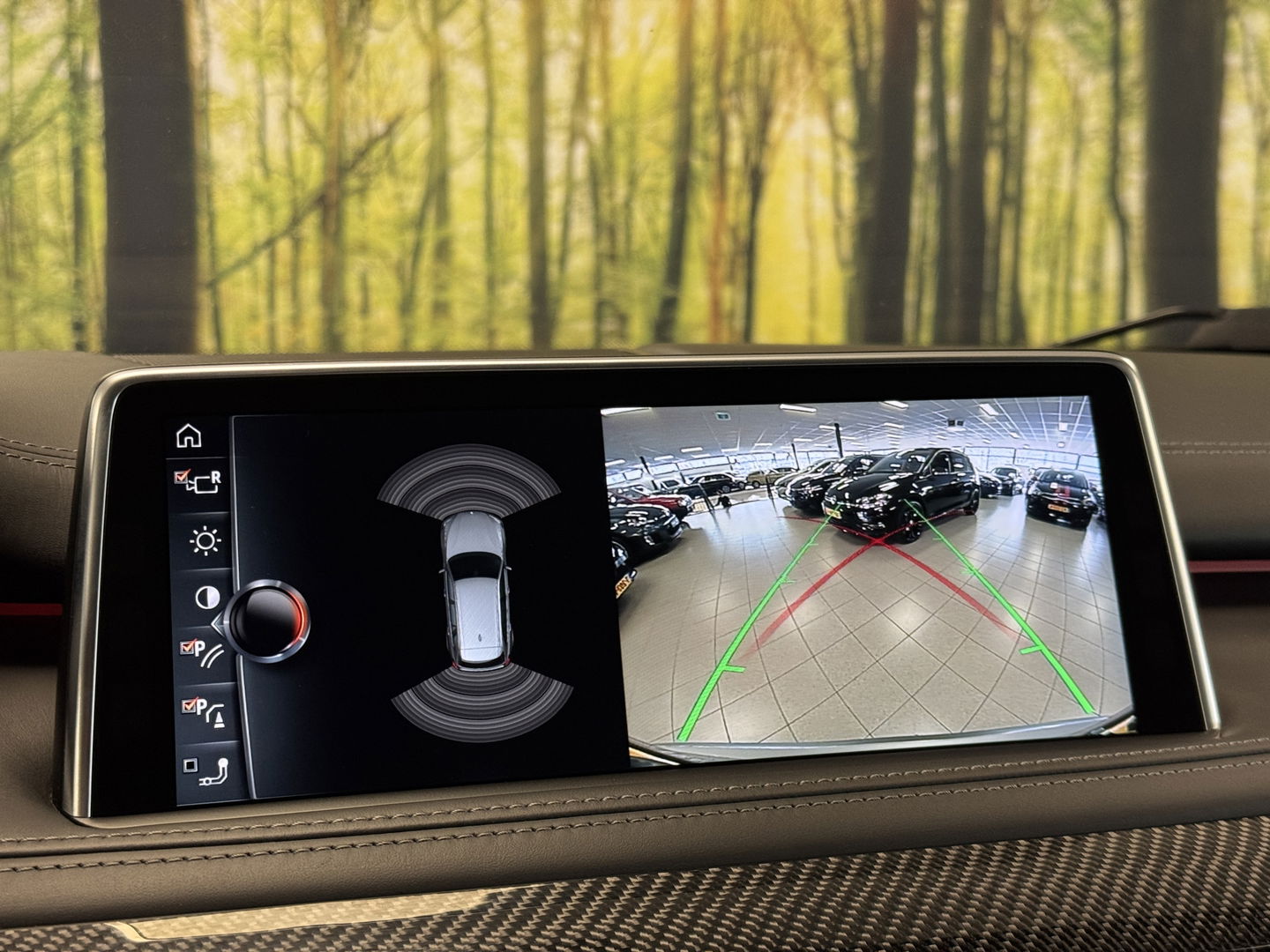 BMW X5 M | 576 PK! | Maxton | Carbon | 21" Lichtmetaal | Leder | Elektrische Trekhaak | Camera | Lane Assist | Dodehoeksensor | Harman & Kardon | Head-Up Display | Sfeerverlichting |