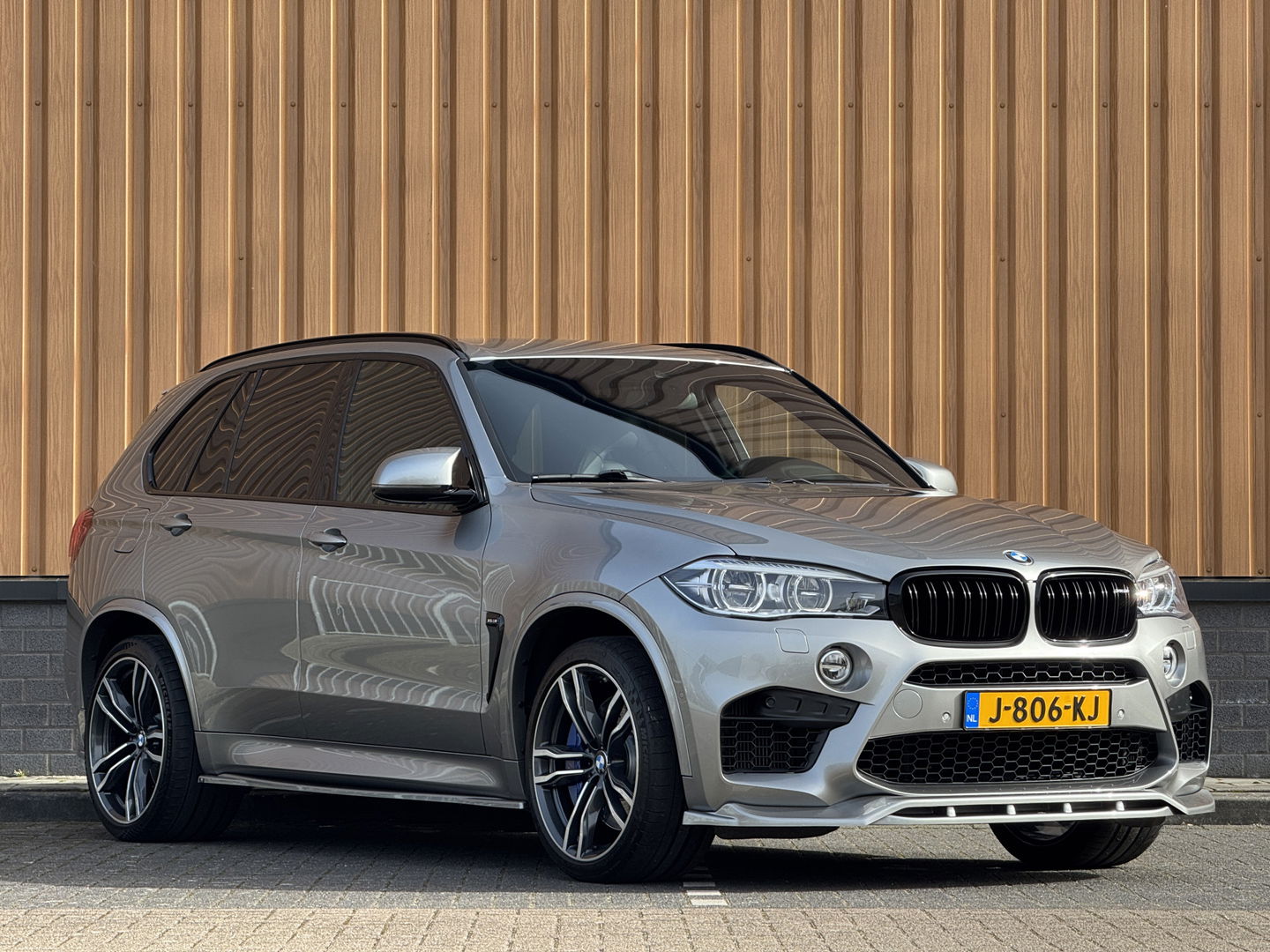 BMW X5 M | 576 PK! | Maxton | Carbon | 21" Lichtmetaal | Leder | Elektrische Trekhaak | Camera | Lane Assist | Dodehoeksensor | Harman & Kardon | Head-Up Display | Sfeerverlichting |