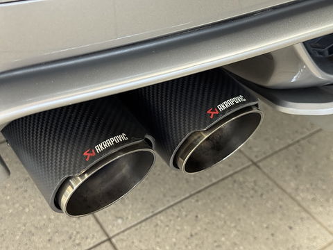 BMW X5 M | 576 PK! | Maxton | Carbon | 21" Lichtmetaal | Leder | Elektrische Trekhaak | Camera | Lane Assist | Dodehoeksensor | Harman & Kardon | Head-Up Display | Sfeerverlichting |