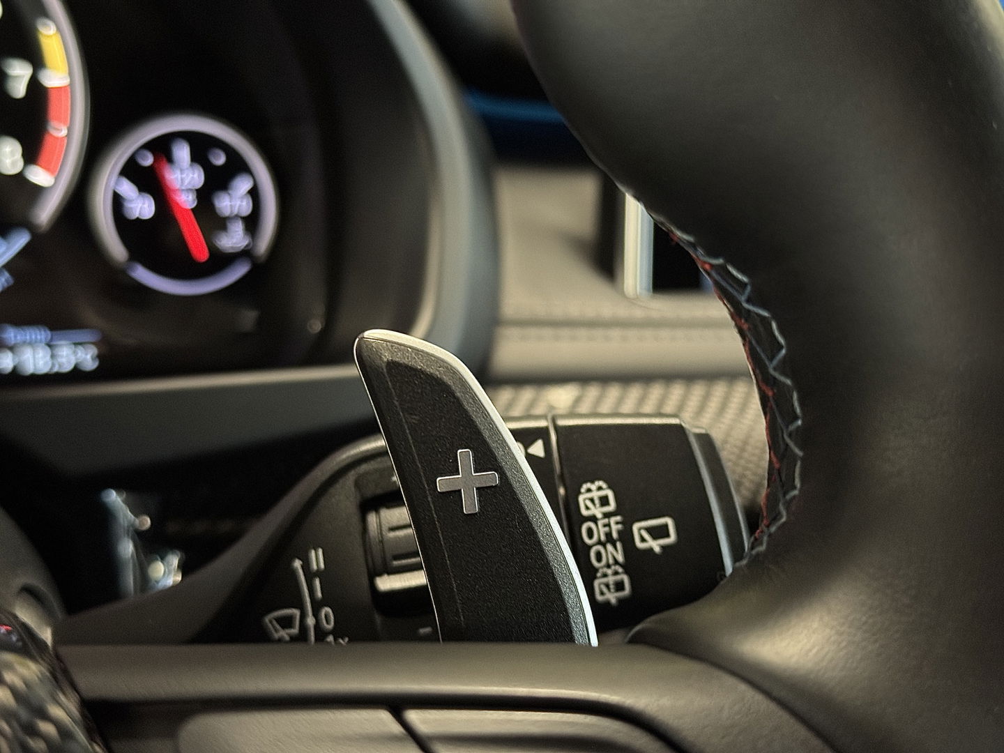 BMW X5 M | 576 PK! | Maxton | Carbon | 21" Lichtmetaal | Leder | Elektrische Trekhaak | Camera | Lane Assist | Dodehoeksensor | Harman & Kardon | Head-Up Display | Sfeerverlichting |