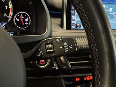 BMW X5 M | 576 PK! | Maxton | Carbon | 21" Lichtmetaal | Leder | Elektrische Trekhaak | Camera | Lane Assist | Dodehoeksensor | Harman & Kardon | Head-Up Display | Sfeerverlichting |