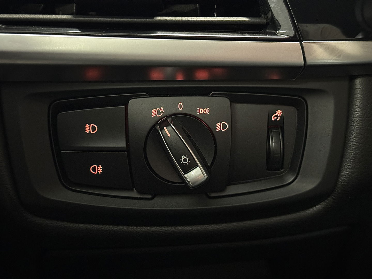 BMW X5 M | 576 PK! | Maxton | Carbon | 21" Lichtmetaal | Leder | Elektrische Trekhaak | Camera | Lane Assist | Dodehoeksensor | Harman & Kardon | Head-Up Display | Sfeerverlichting |