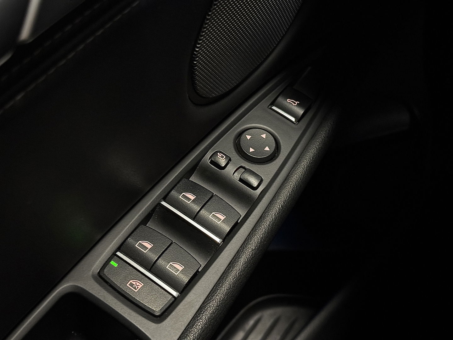 BMW X5 M | 576 PK! | Maxton | Carbon | 21" Lichtmetaal | Leder | Elektrische Trekhaak | Camera | Lane Assist | Dodehoeksensor | Harman & Kardon | Head-Up Display | Sfeerverlichting |