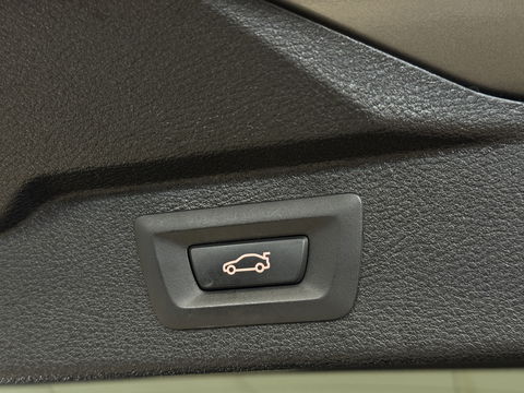 BMW X5 M | 576 PK! | Maxton | Carbon | 21" Lichtmetaal | Leder | Elektrische Trekhaak | Camera | Lane Assist | Dodehoeksensor | Harman & Kardon | Head-Up Display | Sfeerverlichting |