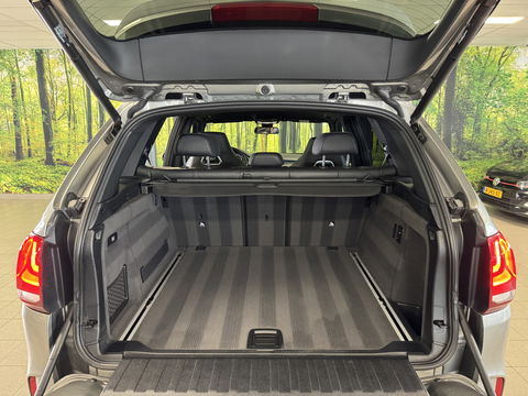 BMW X5 M | 576 PK! | Maxton | Carbon | 21" Lichtmetaal | Leder | Elektrische Trekhaak | Camera | Lane Assist | Dodehoeksensor | Harman & Kardon | Head-Up Display | Sfeerverlichting |