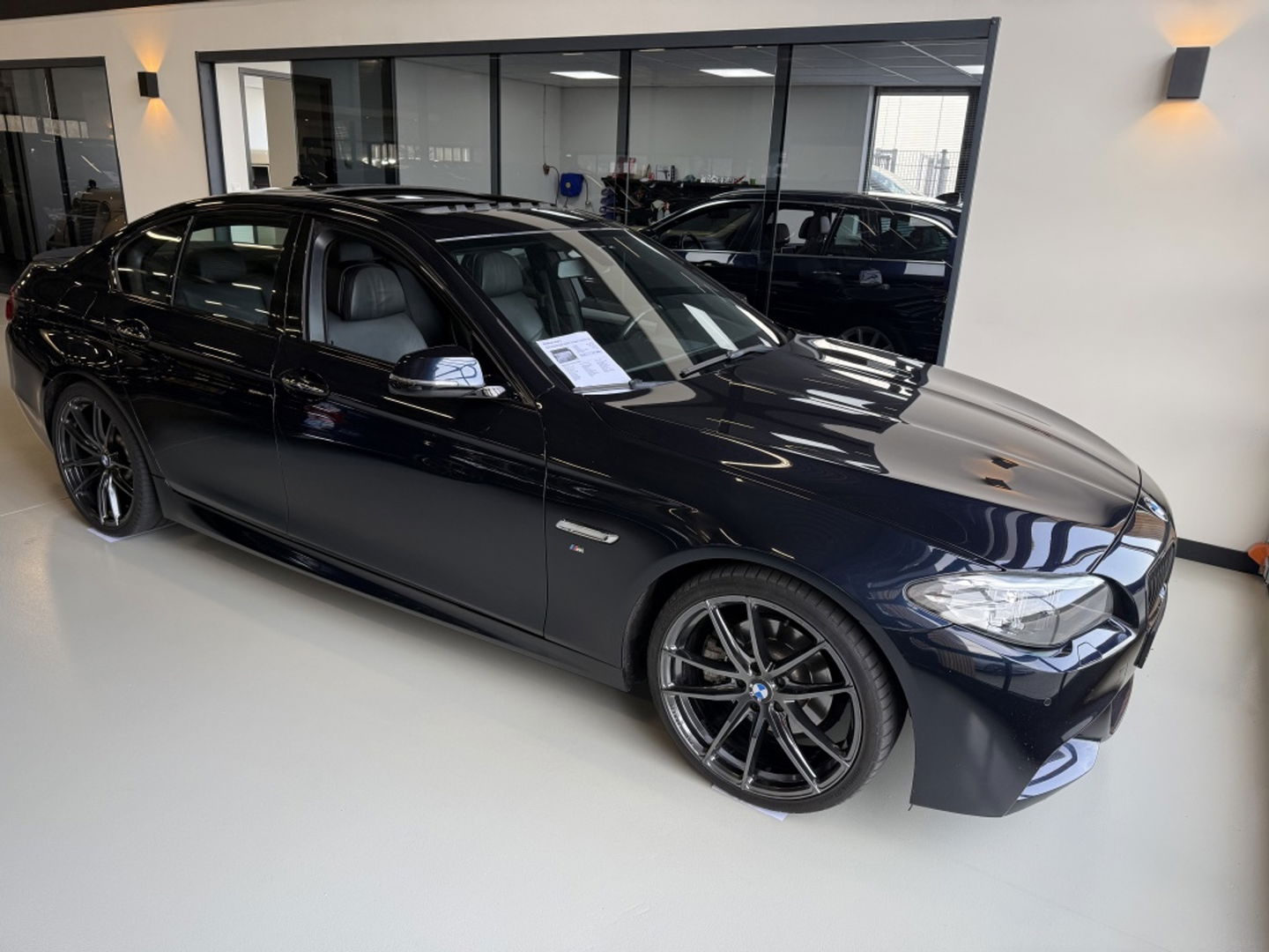 BMW 5 Serie 520i 184PK / M-sport / I-drive / LCI *NAP*