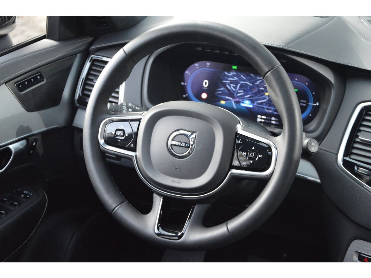 Volvo XC90 T8 Hybride AWD Plus Dark | Luchtvering | Head-Up Display | Harman/Kardon | Panoramadak | Trekhaak |
