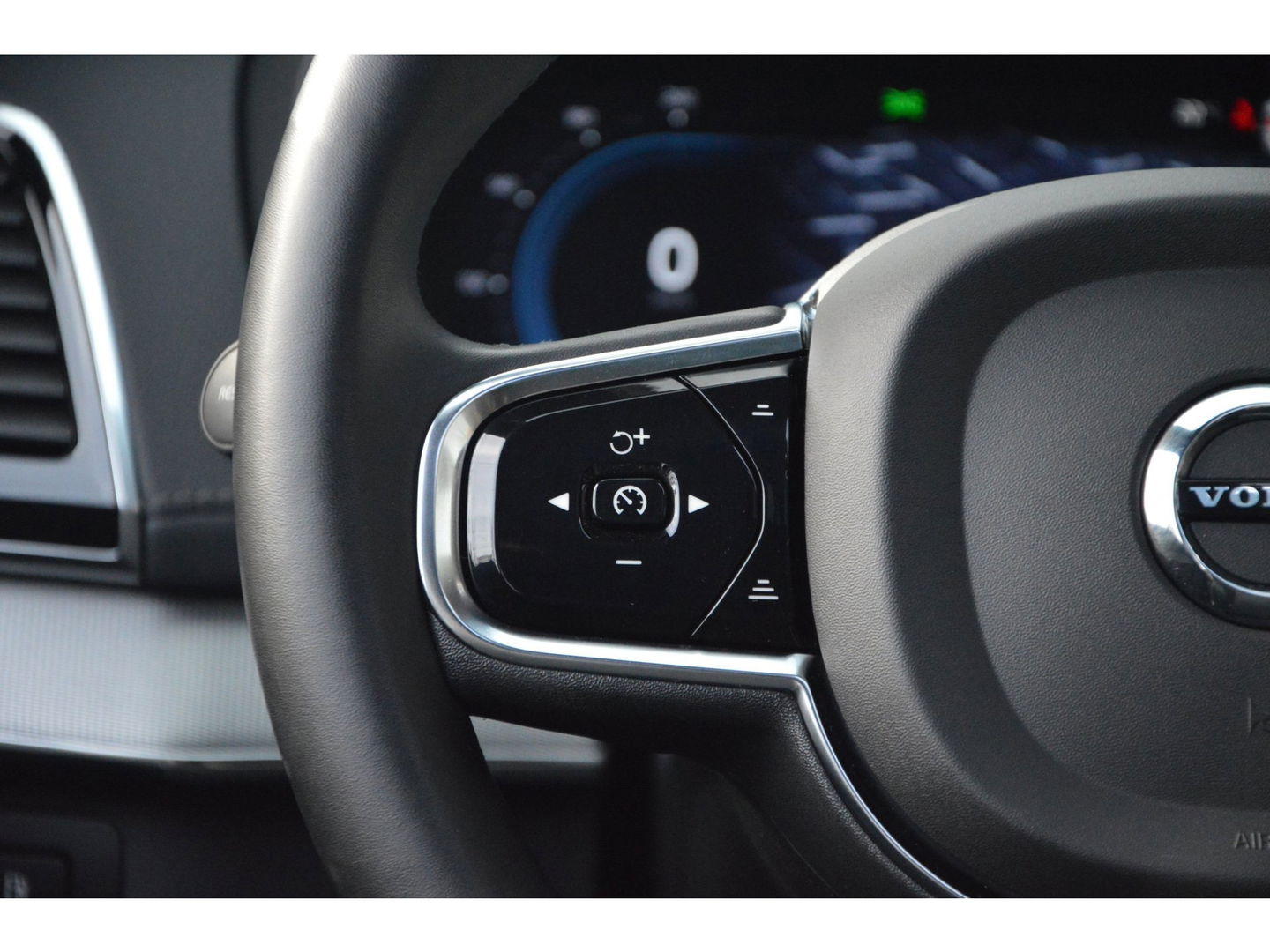 Volvo XC90 T8 Hybride AWD Plus Dark | Luchtvering | Head-Up Display | Harman/Kardon | Panoramadak | Trekhaak |