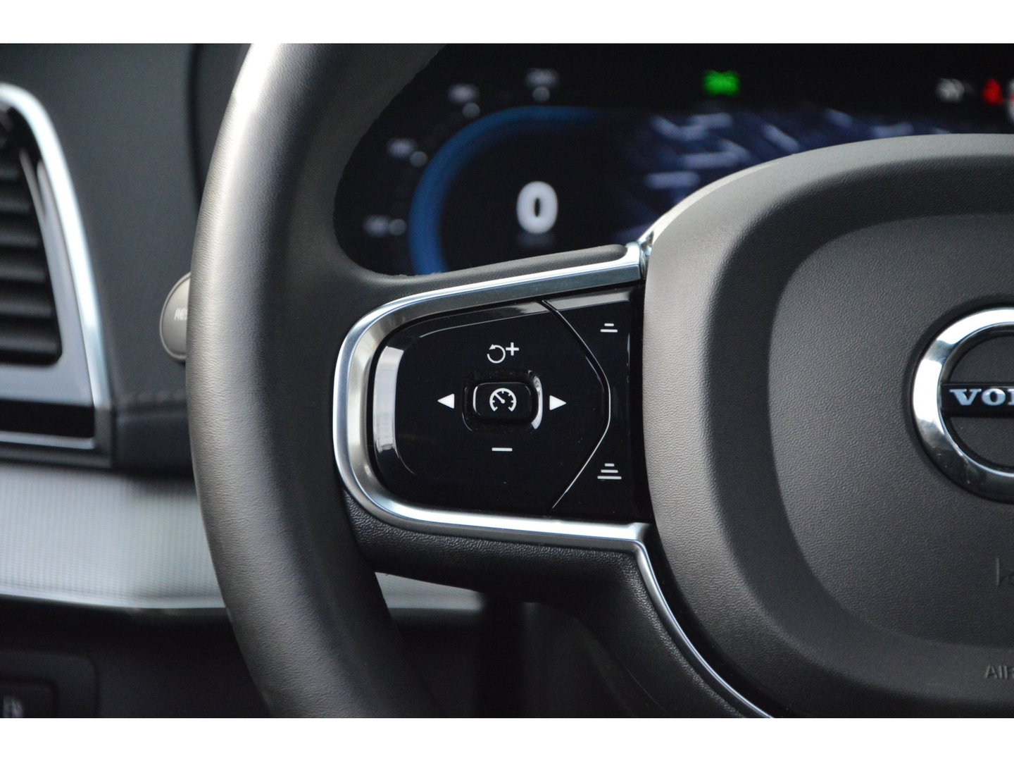 Volvo XC90 T8 Hybride AWD Plus Dark | Luchtvering | Head-Up Display | Harman/Kardon | Panoramadak | Trekhaak |