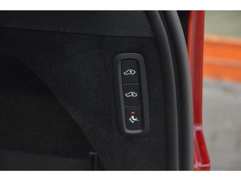 Volvo XC90 T8 Hybride AWD Plus Dark | Luchtvering | Head-Up Display | Harman/Kardon | Panoramadak | Trekhaak |